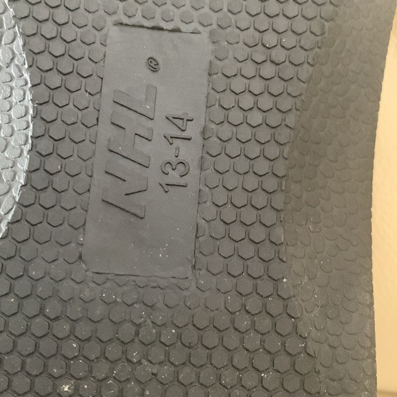 Brand new never worn Vancouver Canucks slippers. NHL branded. Size 13-14. - Picture 3 of 4